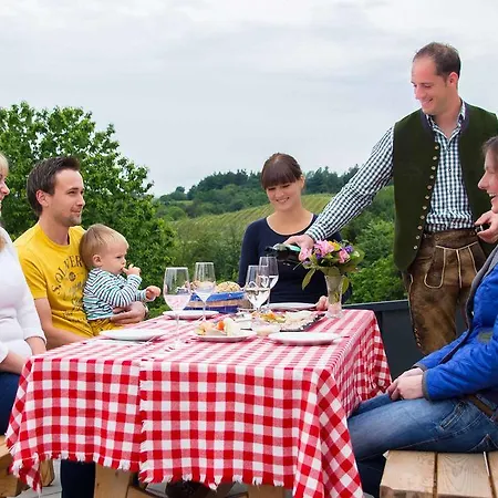 Weingut - Gaestezimmer Resch Ludwig Vlg. Powoden * Leutschach