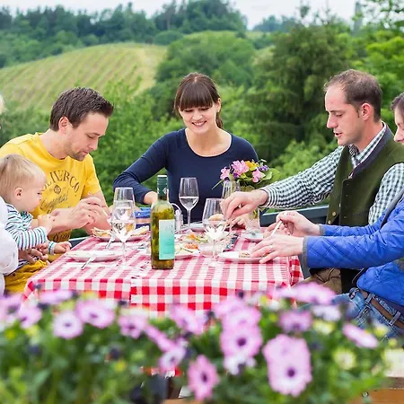 Weingut - Gaestezimmer Resch Ludwig Vlg. Powoden * Leutschach