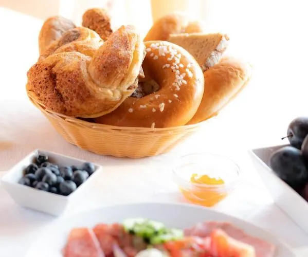 Weingut - Gaestezimmer Resch Ludwig Vlg. Powoden * Leutschach