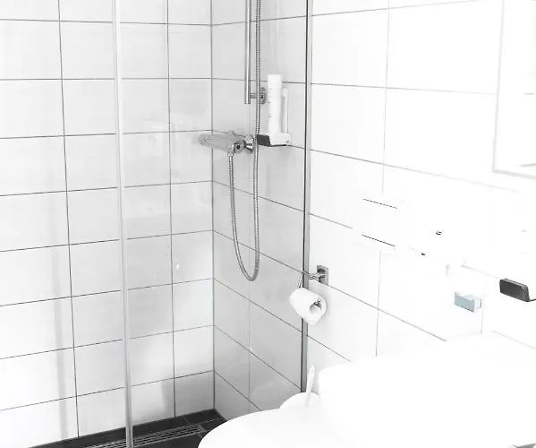 Weingut - Gaestezimmer Resch Ludwig Vlg. Powoden *