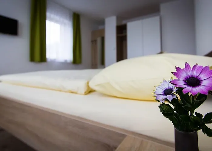 Weingut - Gaestezimmer Resch Ludwig Vlg. Powoden Rum i privatbostad *